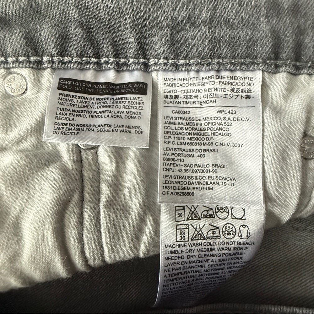 Levi's Men's Light Gray Relaxed Jeans - Picture 3 of 7